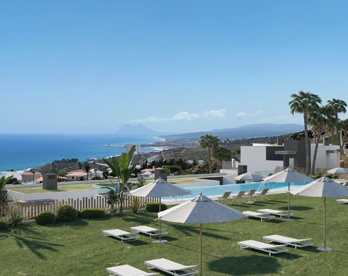 700