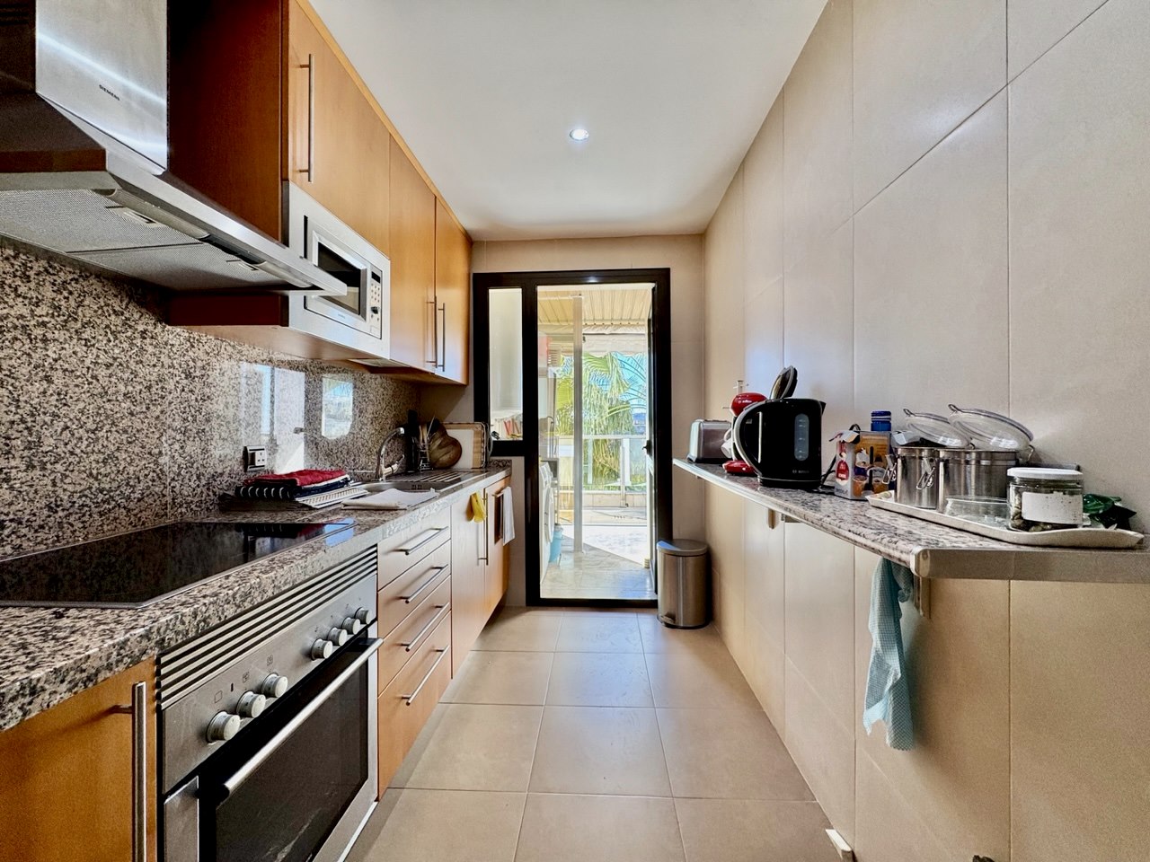 “Apartamento de 3 Dormitorios en Primera Línea de Playa – Puerto de la Duquesa”
