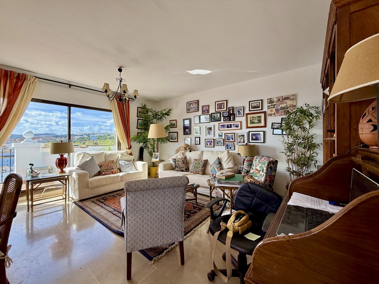 Ático exclusivo con privacidad absoluta y vistas panorámicas en Puerto de la Duquesa, Manilva.-