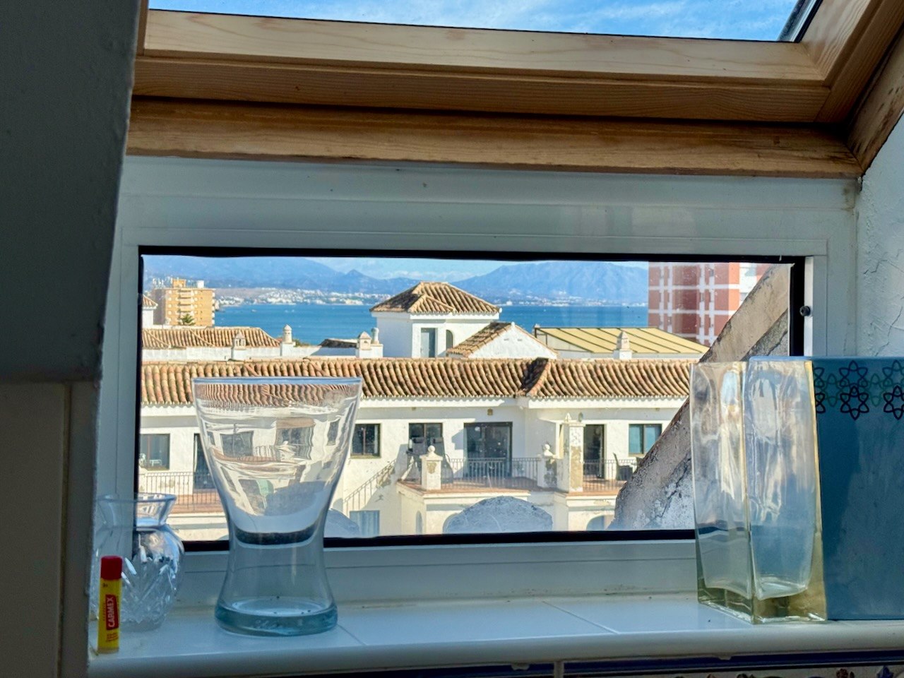 Ático exclusivo con privacidad absoluta y vistas panorámicas en Puerto de la Duquesa, Manilva.-