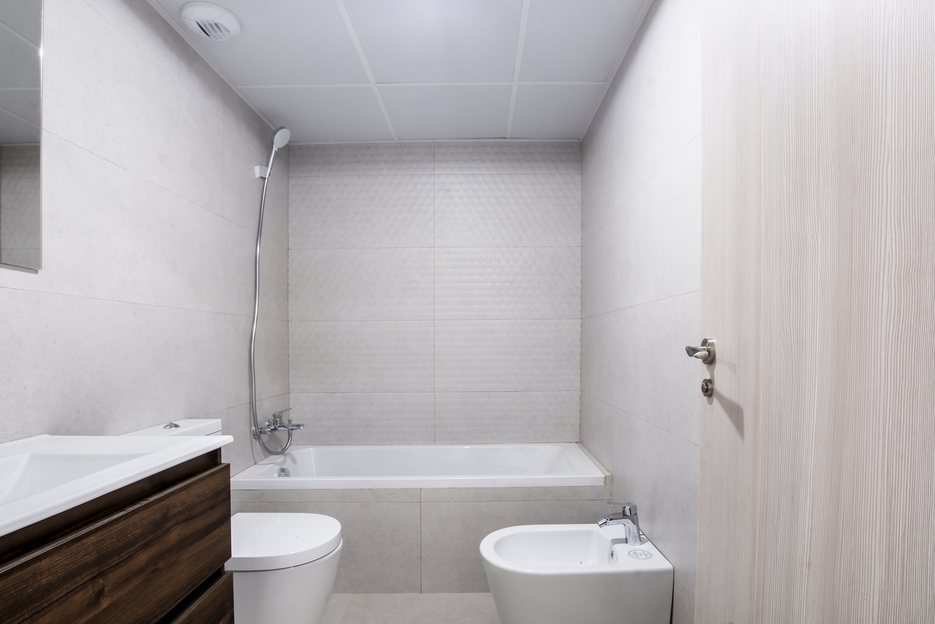 Exclusivos apartamentos de obra nueva junto al mar.-
