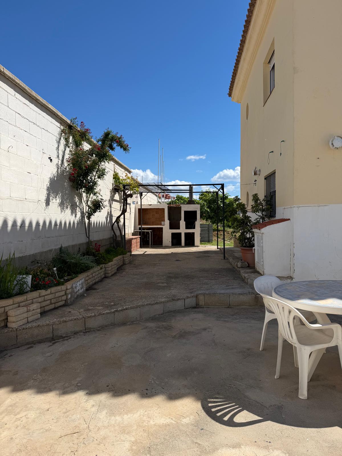 Casa Rural con Alma Mediterránea y Vistas Abiertas junto a Sotogrande