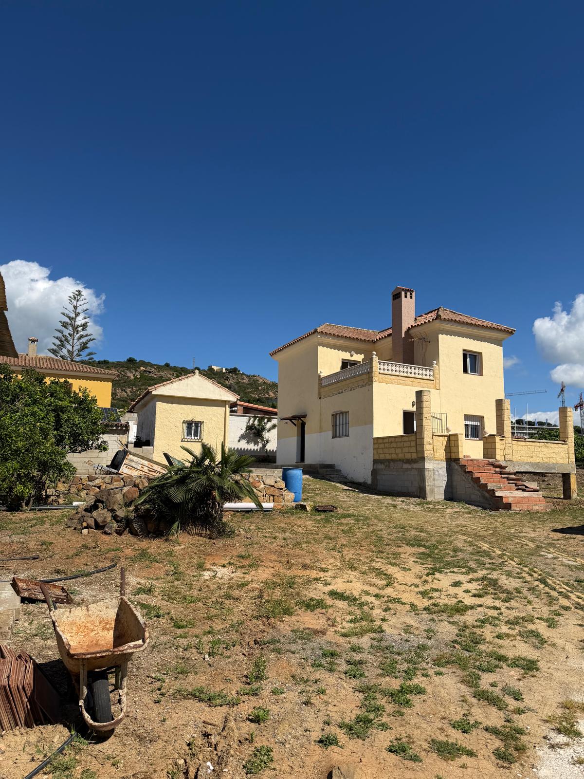 Casa Rural con Alma Mediterránea y Vistas Abiertas junto a Sotogrande
