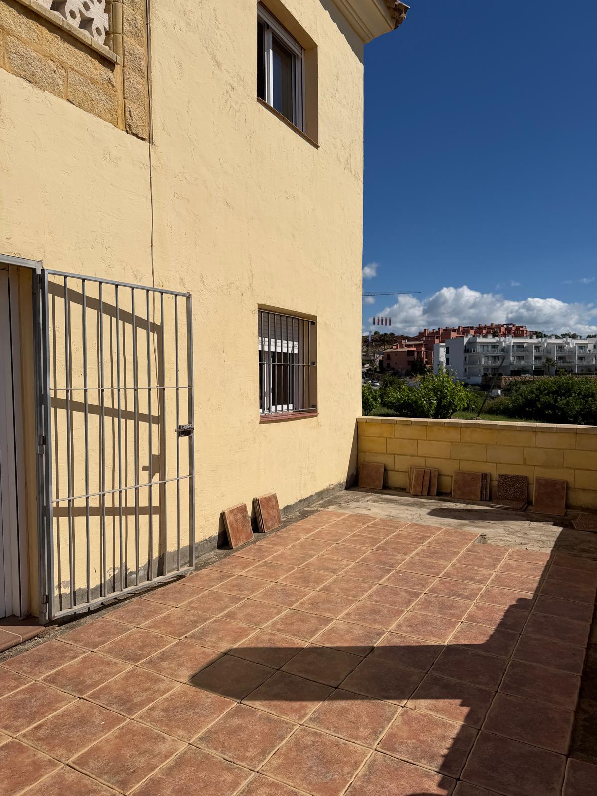 Casa Rural con Alma Mediterránea y Vistas Abiertas junto a Sotogrande