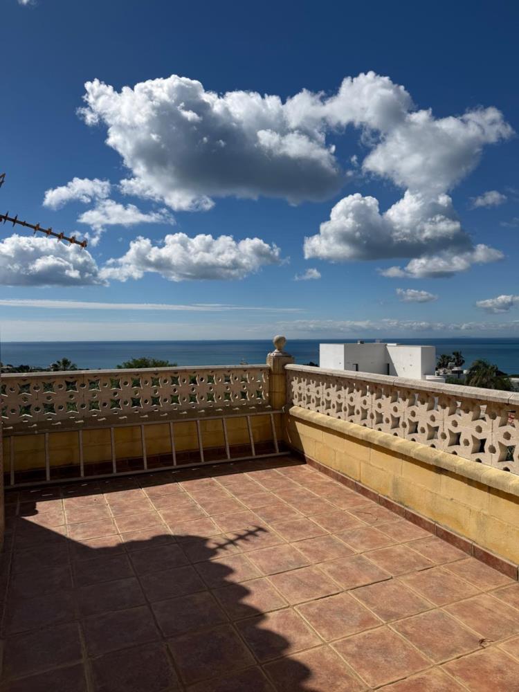 Casa Rural con Alma Mediterránea y Vistas Abiertas junto a Sotogrande