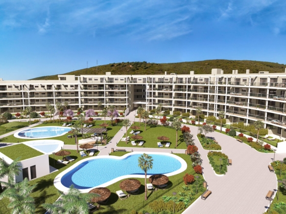 Obra nueva a 150 m de la playa con piscinas y gimnasio.-
