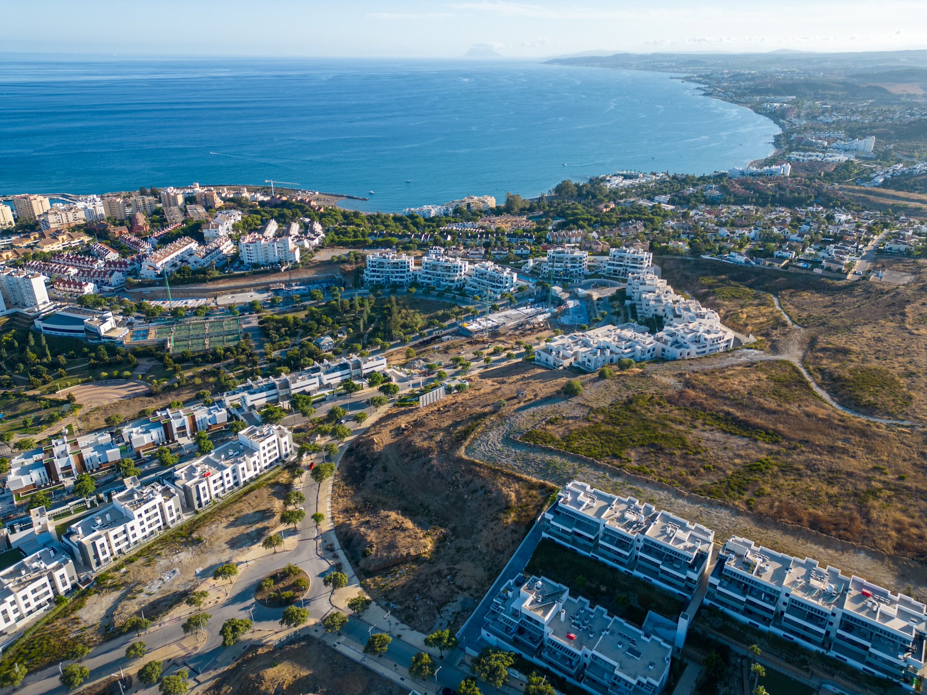 Obra nueva en Estepona con piscina, coworking y golf cercano